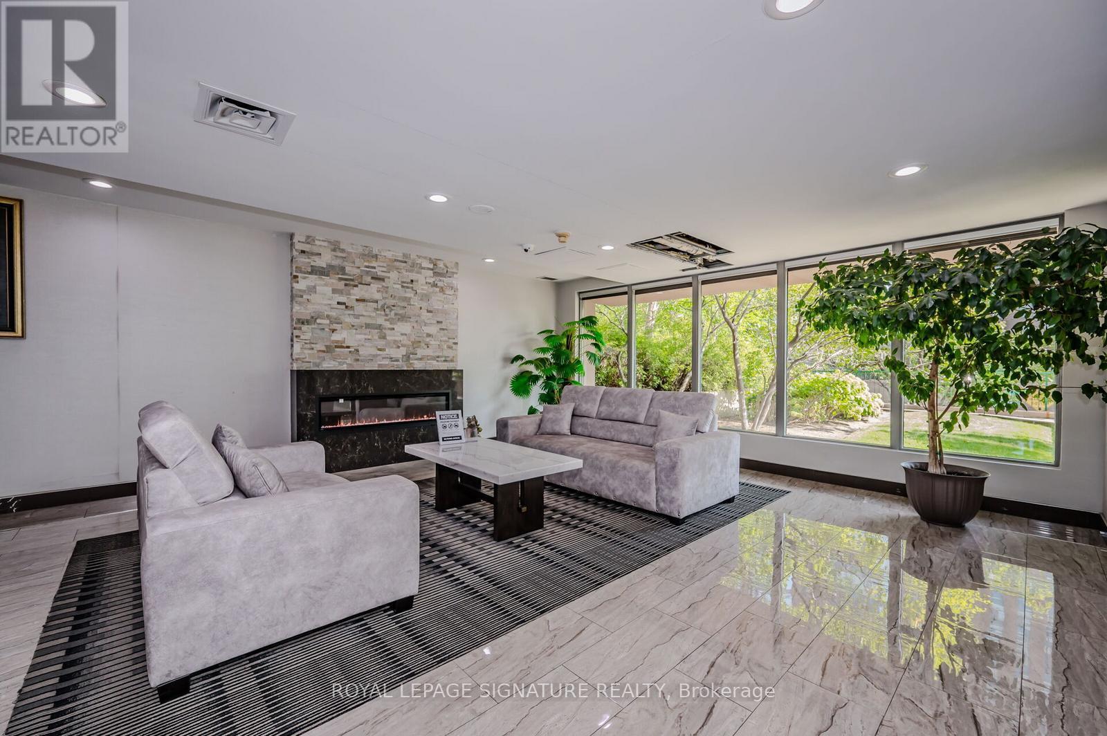 1516 - 145 HILLCREST AVENUE