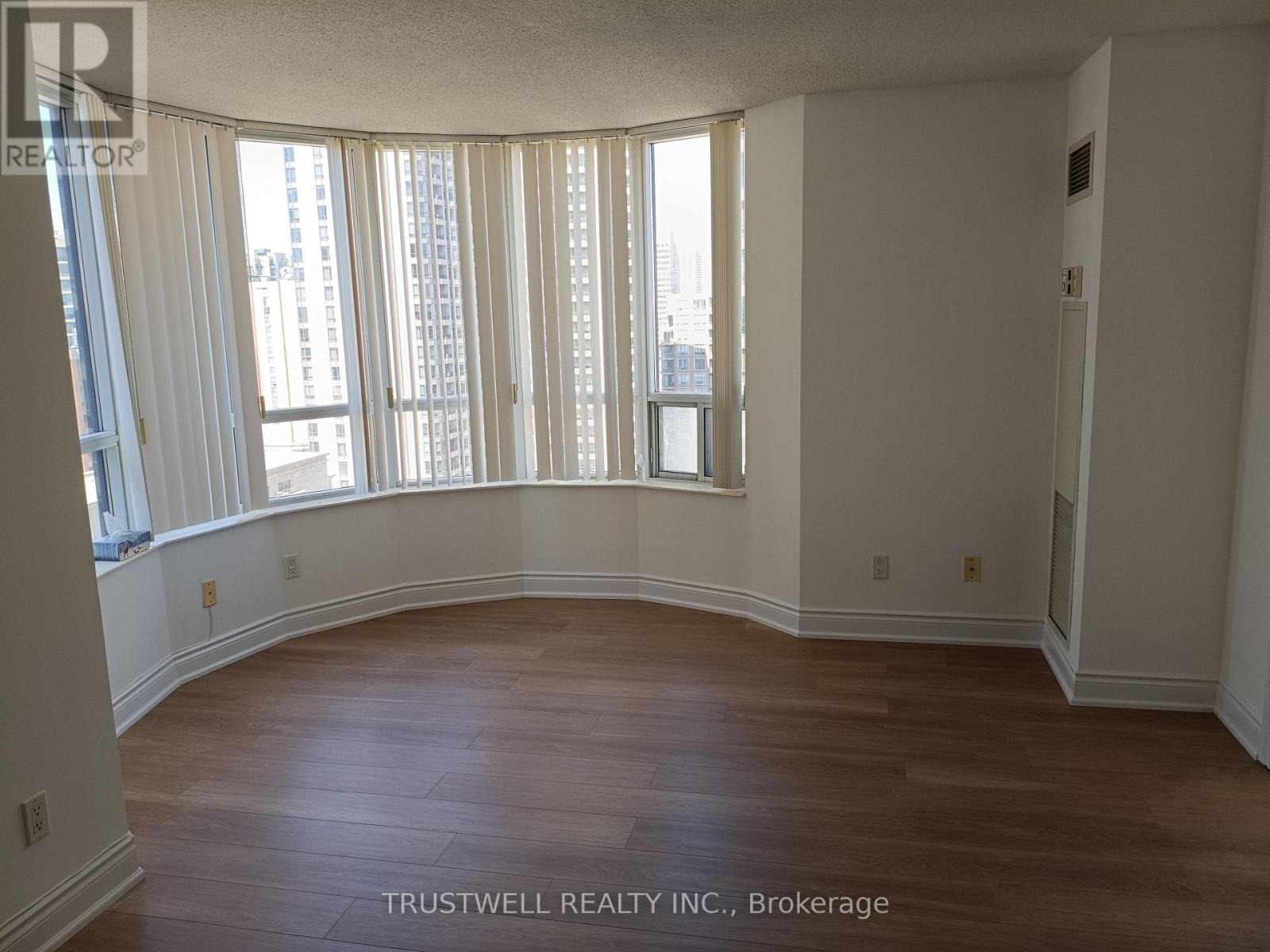 1618 - 15 NORTHTOWN WAY