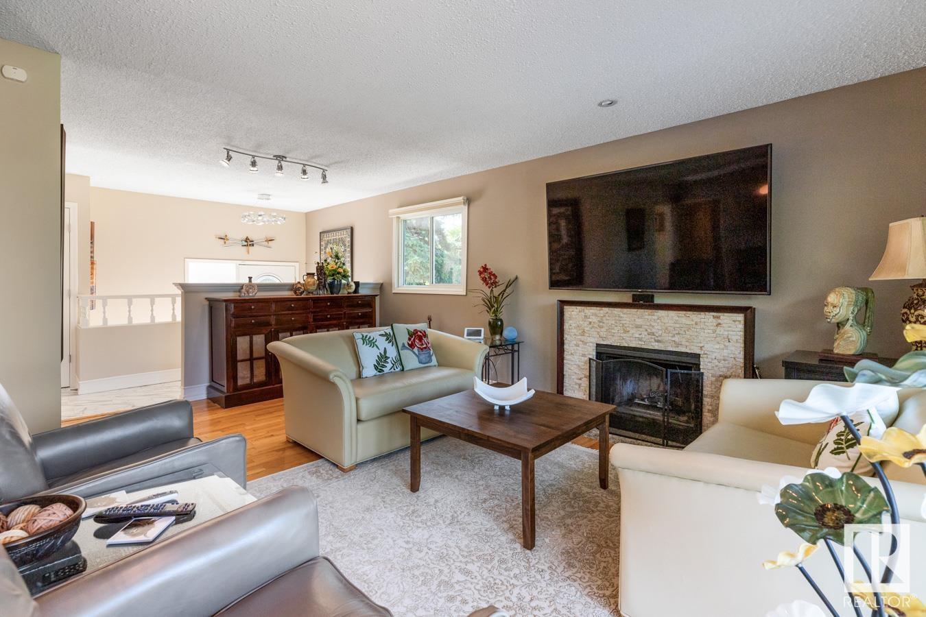 36 MARKHAM CR