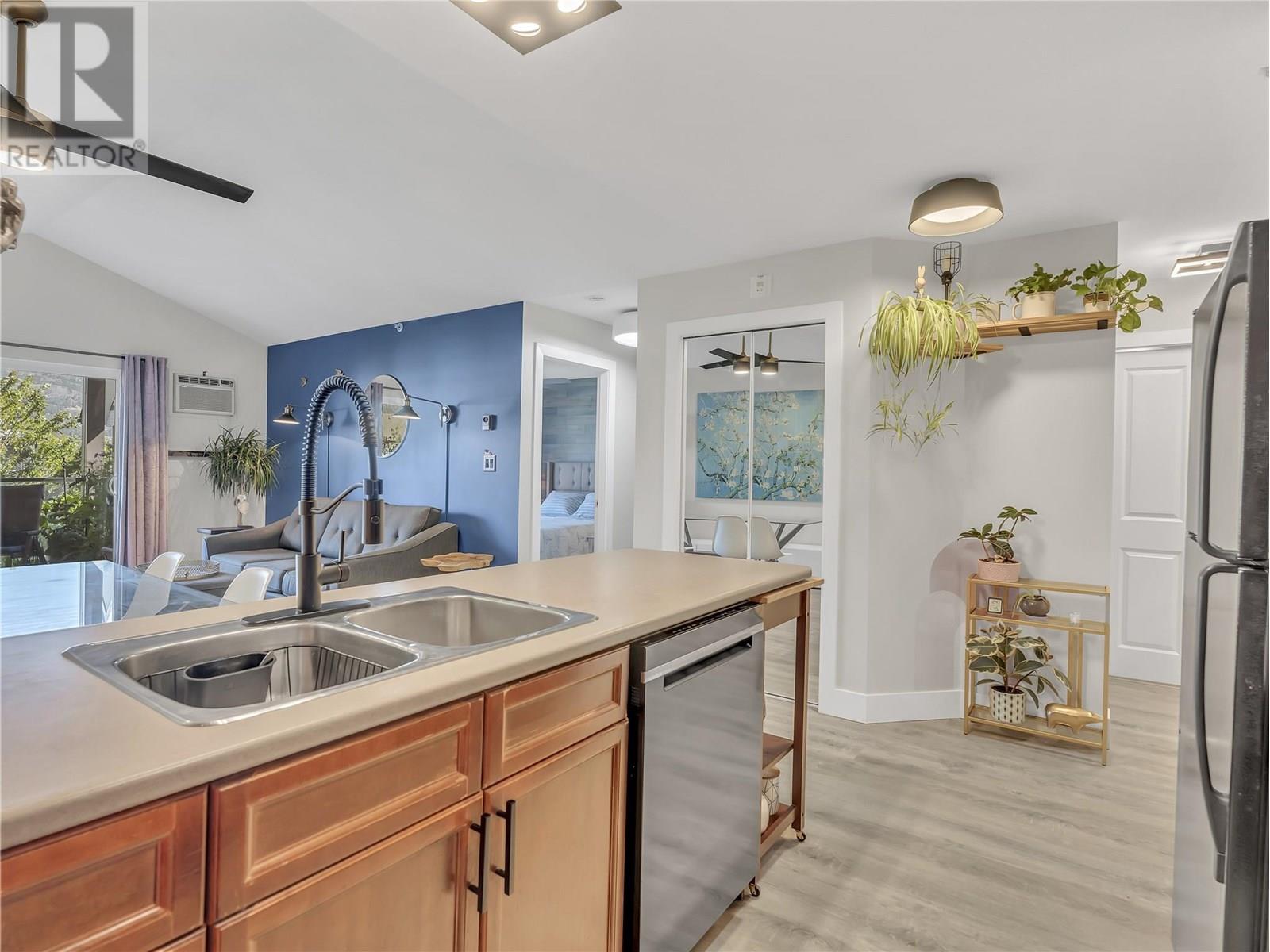 256 HASTINGS Avenue Unit# 401