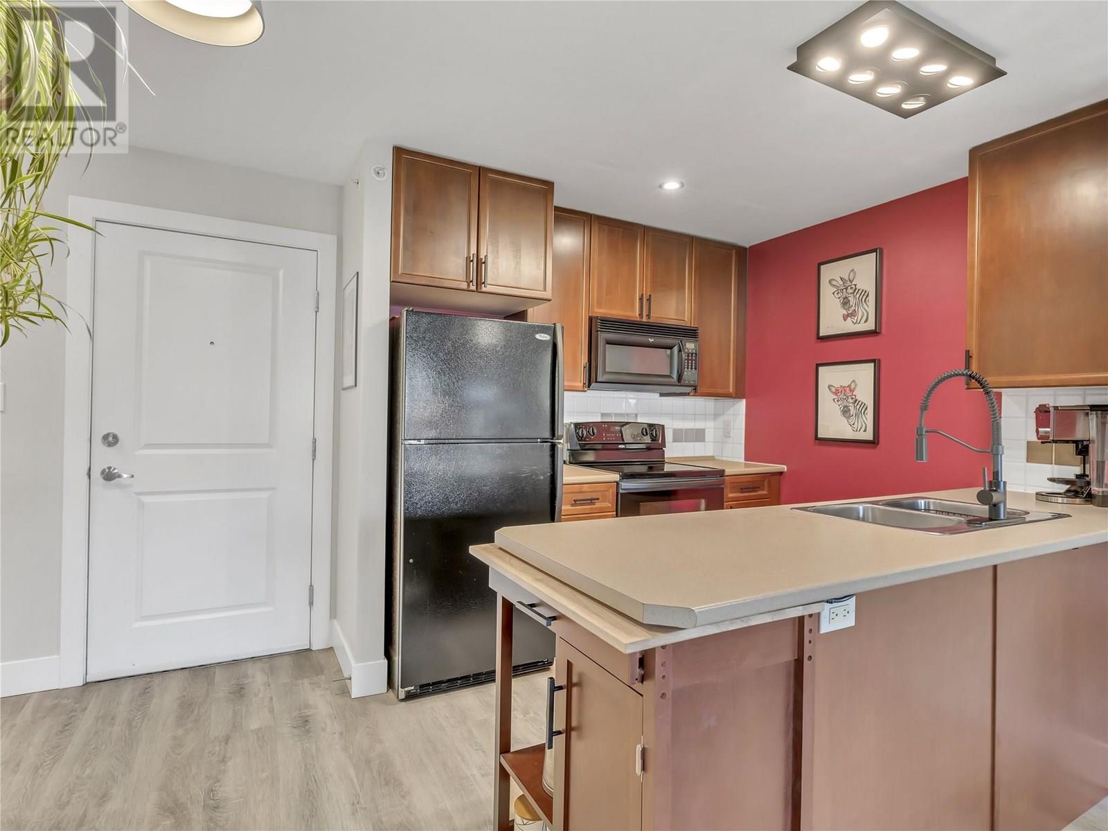 256 HASTINGS Avenue Unit# 401