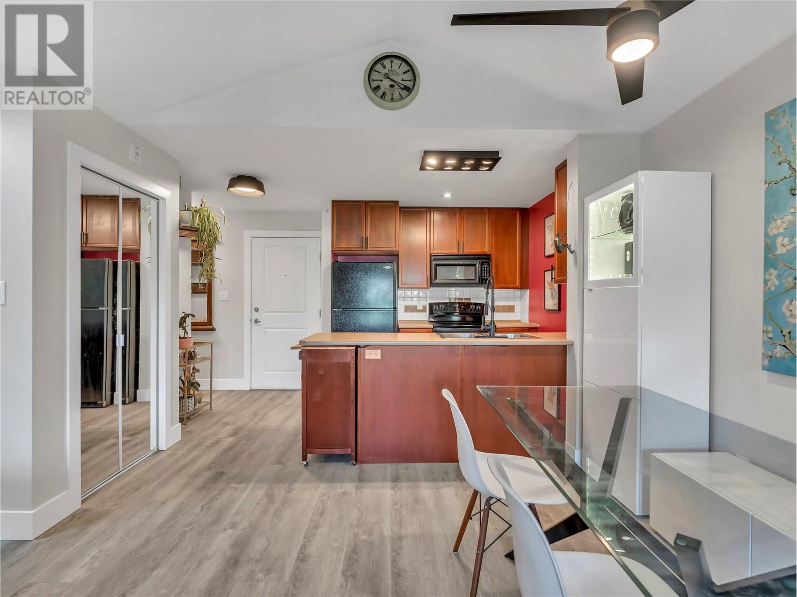 256 HASTINGS Avenue Unit# 401
