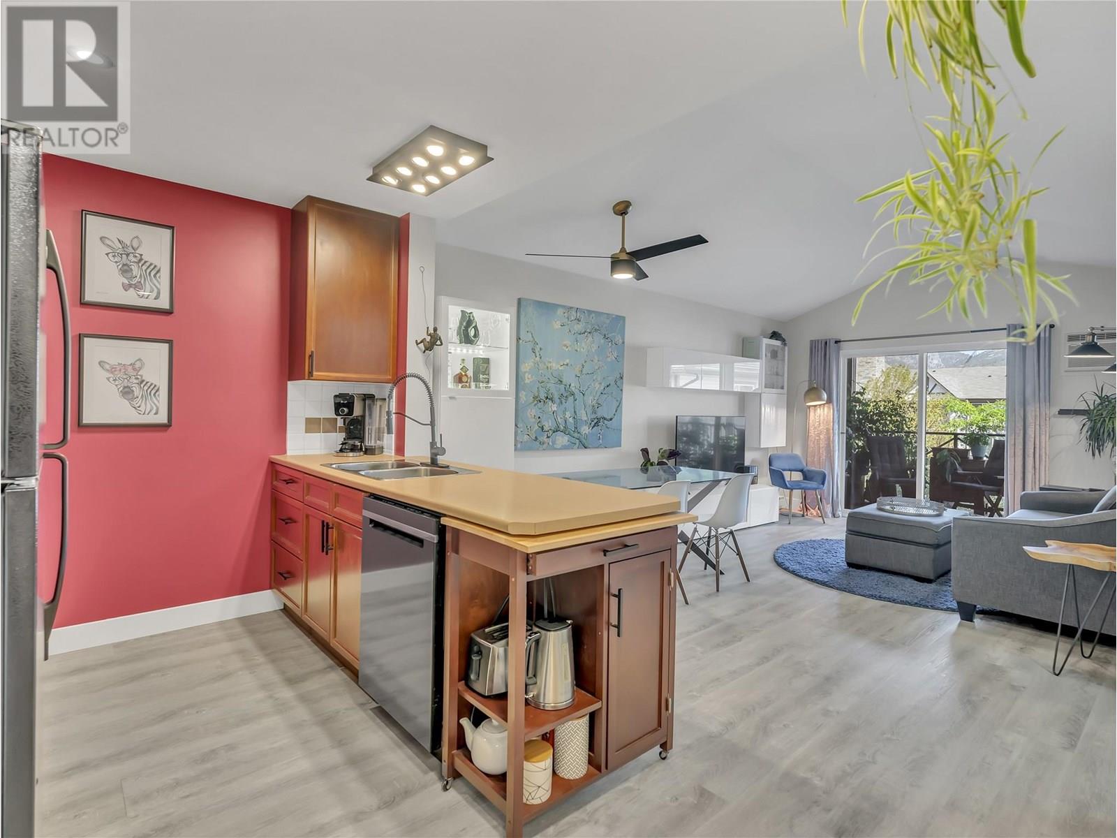 256 HASTINGS Avenue Unit# 401