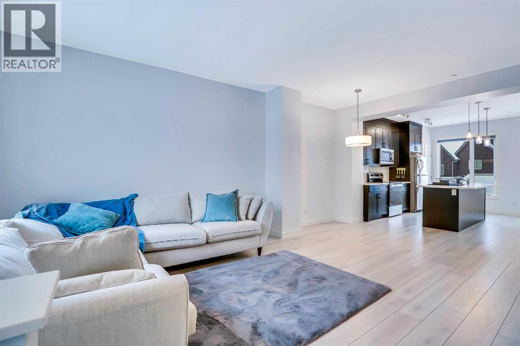 160 Livingston Common NE