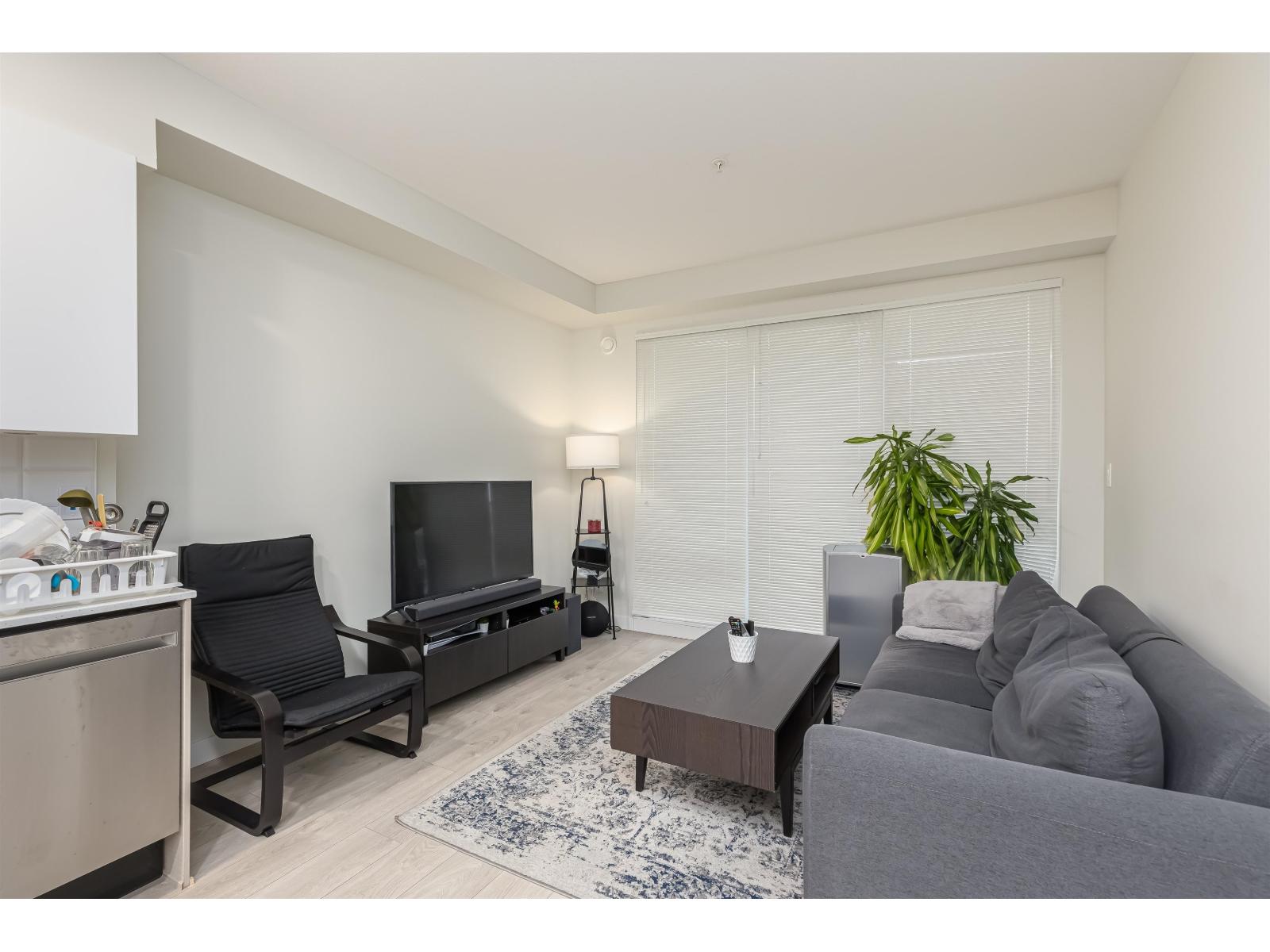406 10838 WHALLEY BOULEVARD