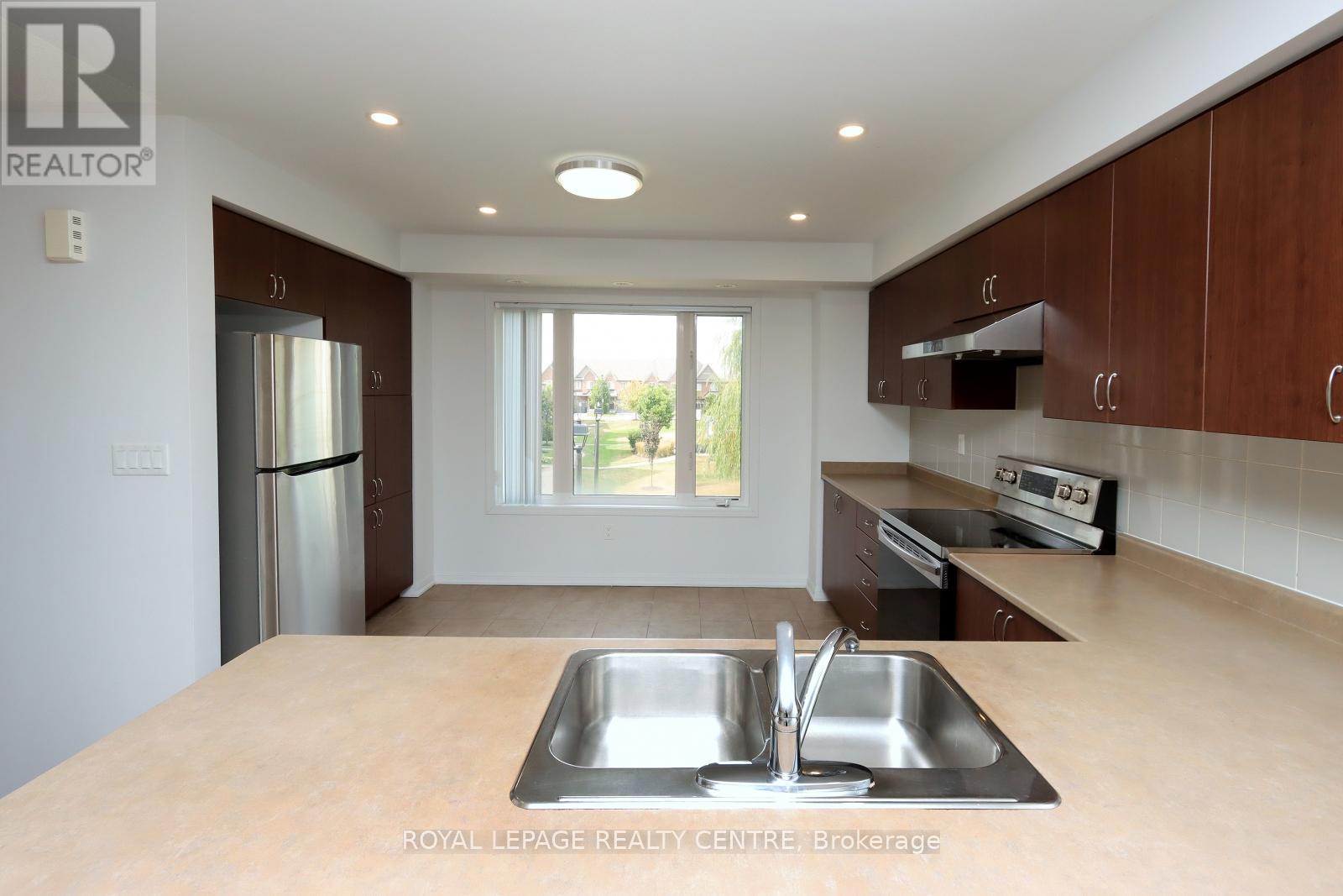 4 - 3135 BOXFORD CRESCENT