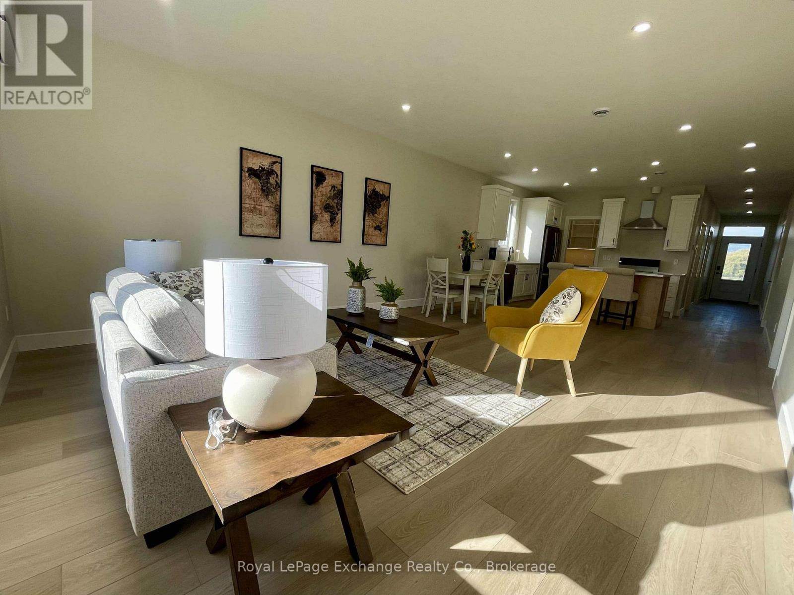 12 MERCEDES CRESCENT N
