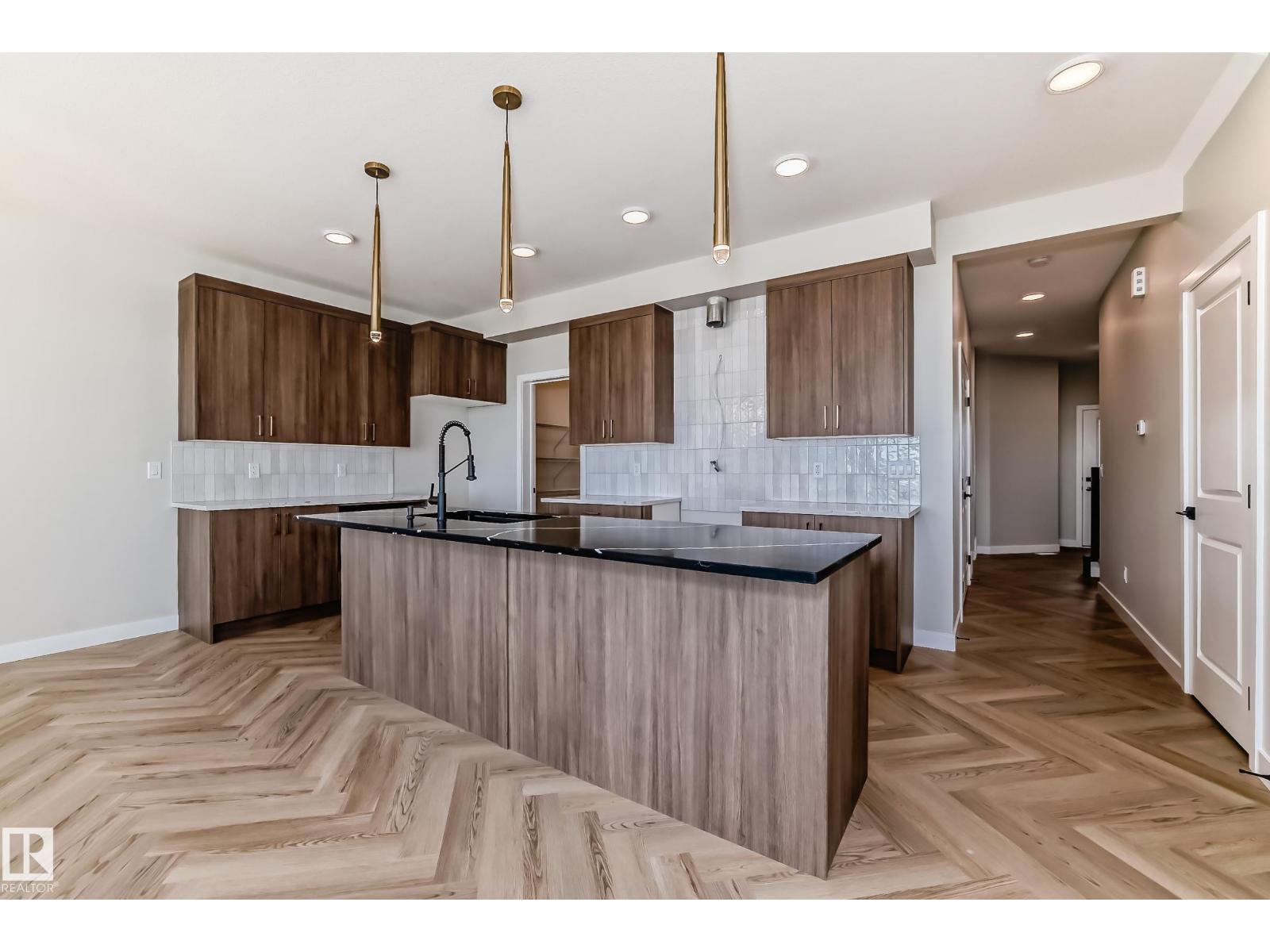 20612 43 AV NW