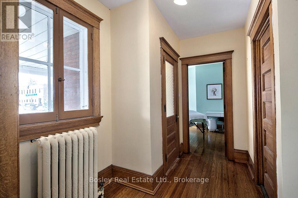 404 9TH STREET E