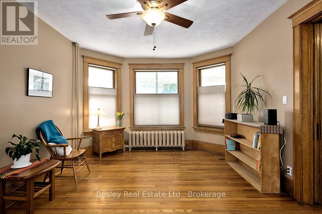 404 9TH STREET E