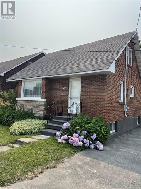 35 Wallace TER Sault Ste. Marie ON P6C1K2