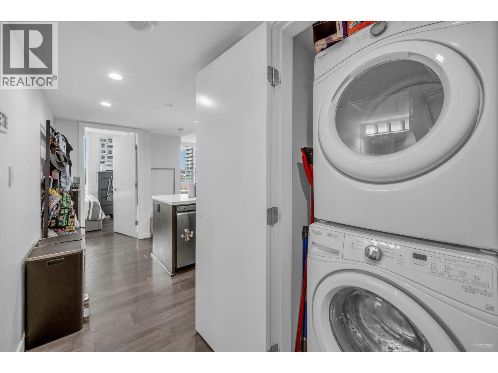 1605 8189 CAMBIE STREET