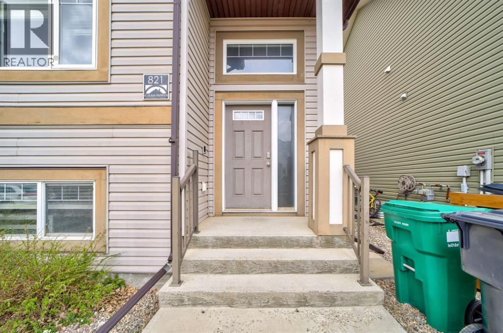 821 Silkstone Close W