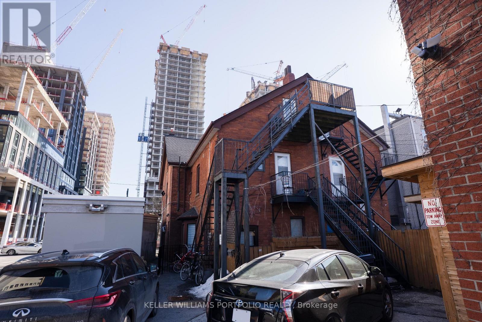 1156 BLOOR STREET W