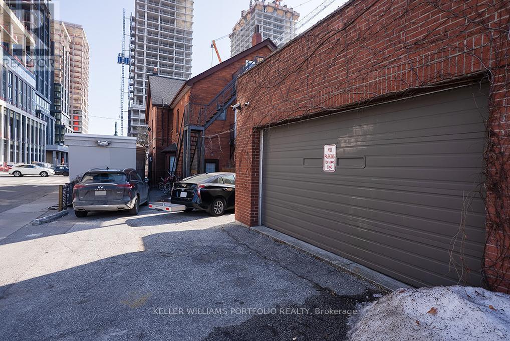 1156 BLOOR STREET W