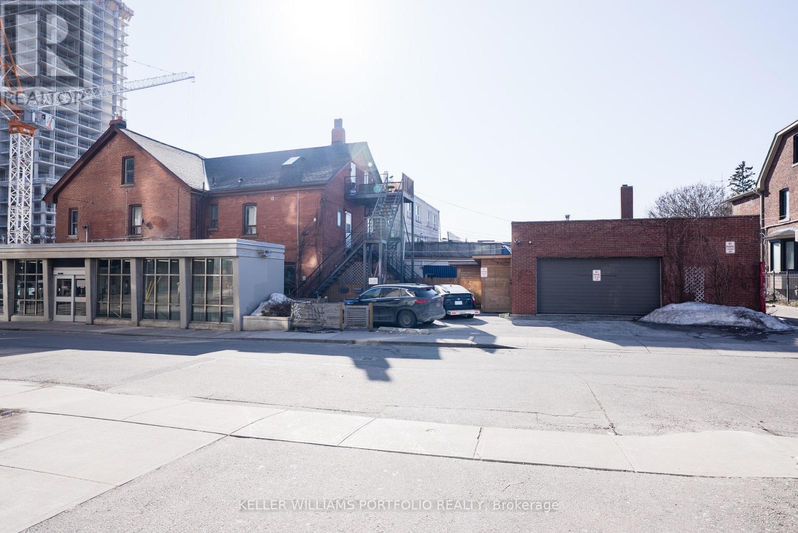 1156 BLOOR STREET W