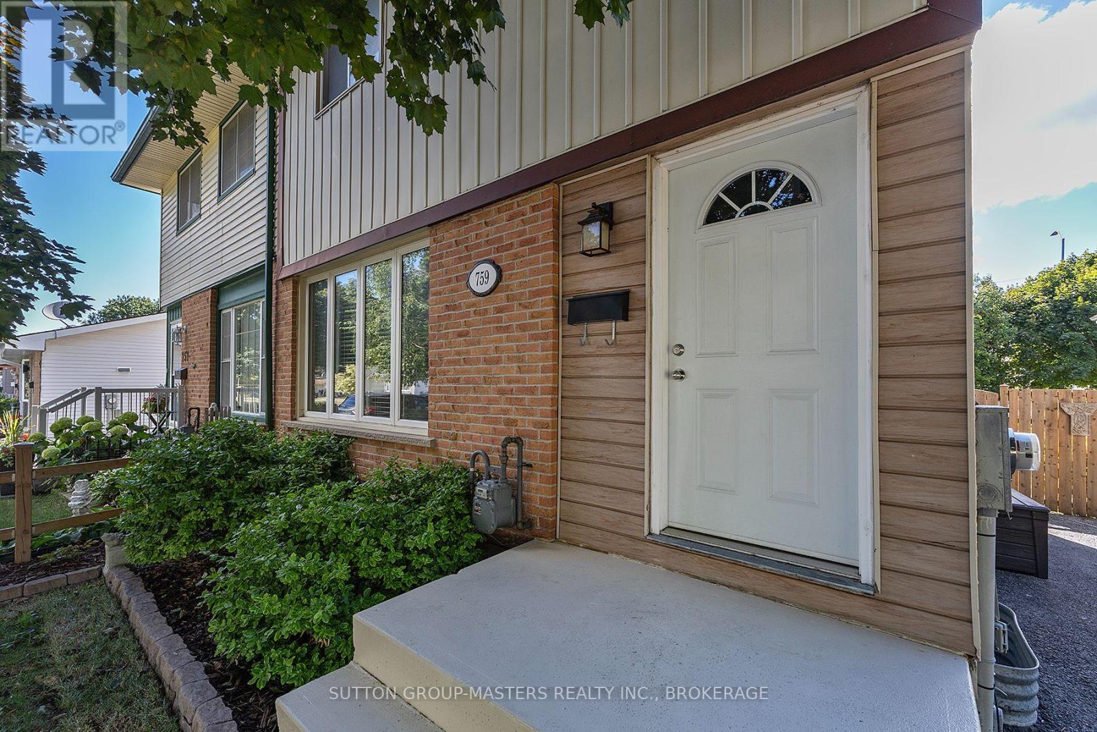 759 SOMERSET CRESCENT