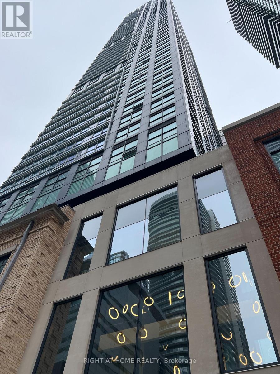 1703 - 327 KING STREET W
