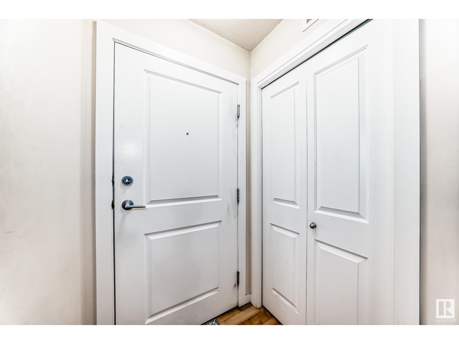 #104 9519 160 AV NW