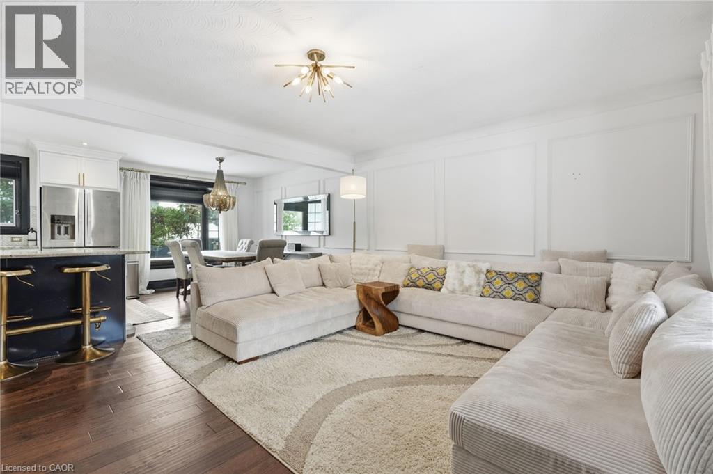 13 UPPER CANADA Drive