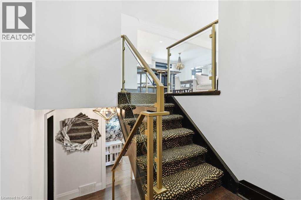 13 UPPER CANADA Drive