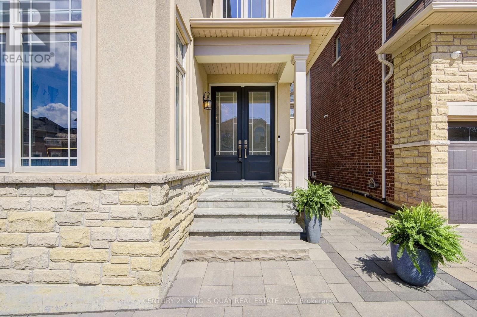 5 PAVAROTTI STREET