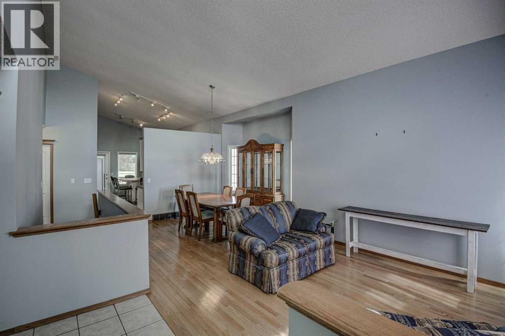 606 DIAMOND Court SE