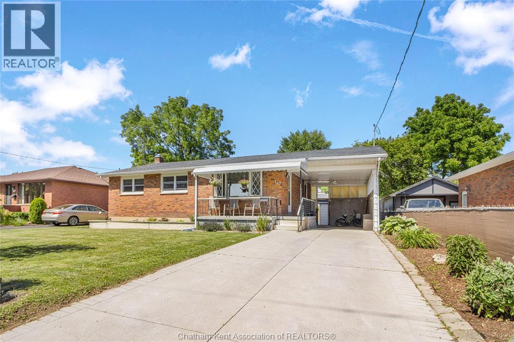 Photo 1 of 46 — 147 COVERDALE STREET, Chatham, ON N7L2V1