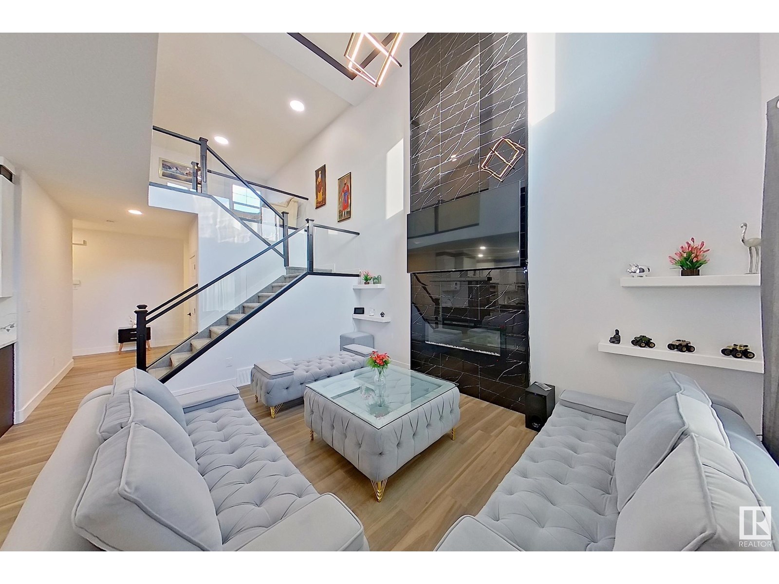 5806 Peltier Close