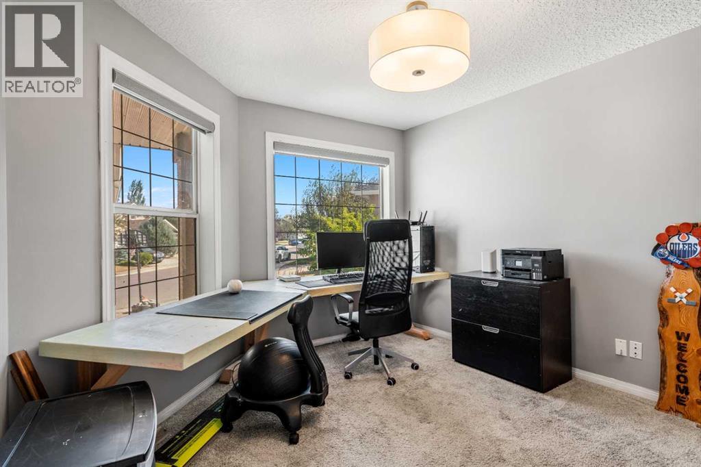 216 Stonegate Place NW