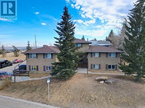 7816 Hunterview Drive NW Calgary AB T2K5C9