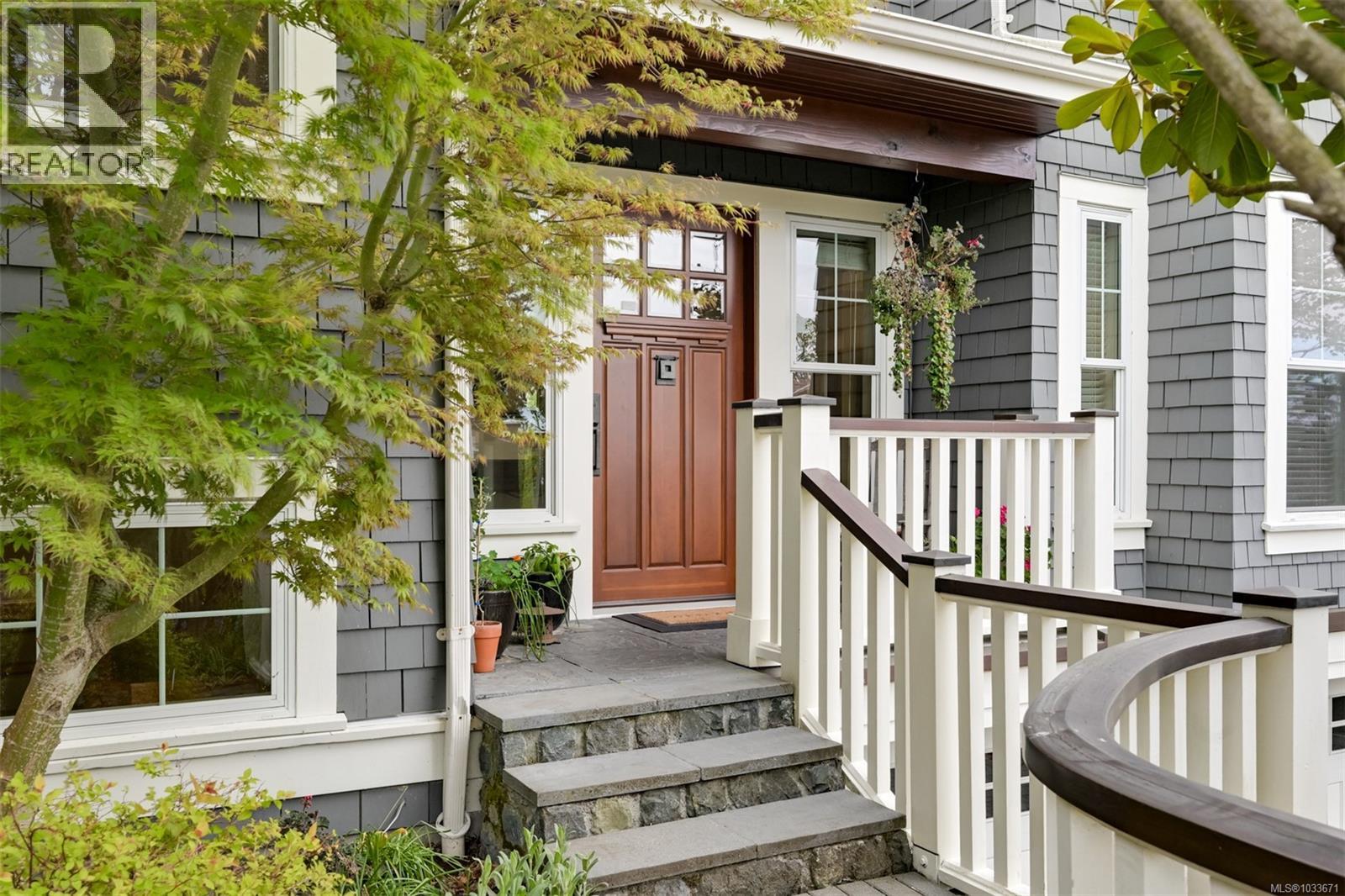 12 Briar Pl