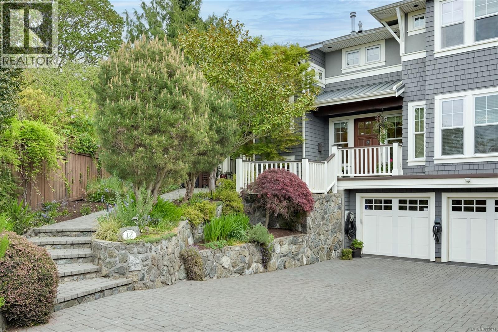 12 Briar Pl