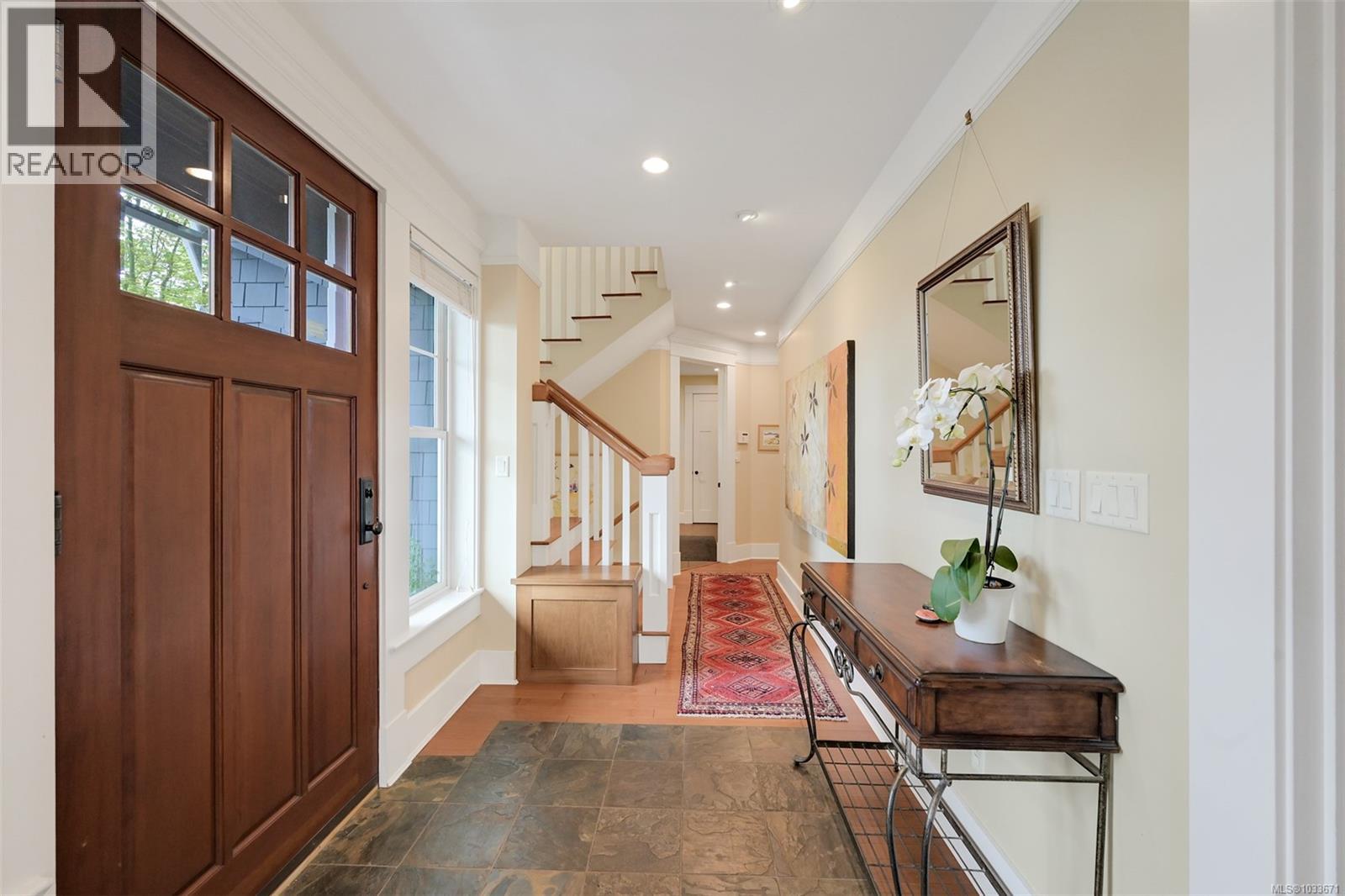 12 Briar Pl