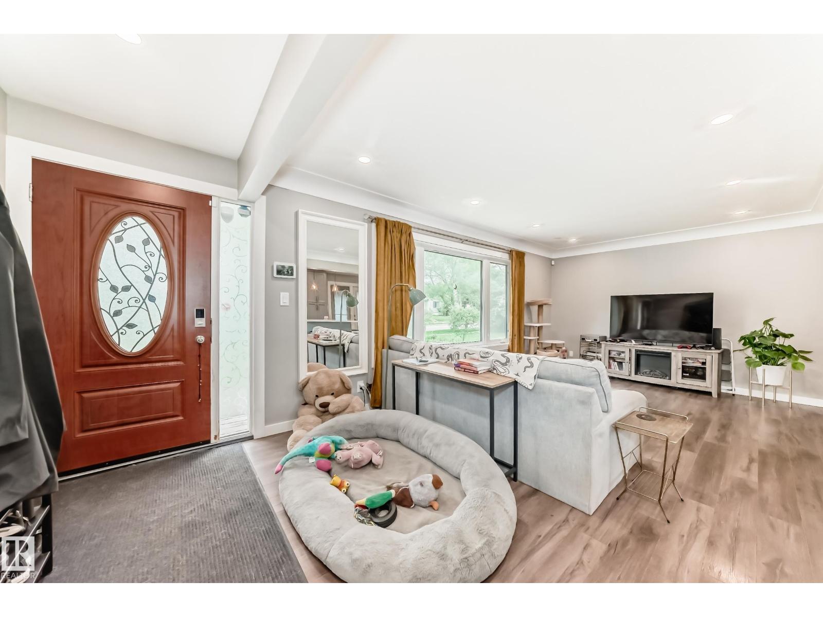 12423 75 ST NW
