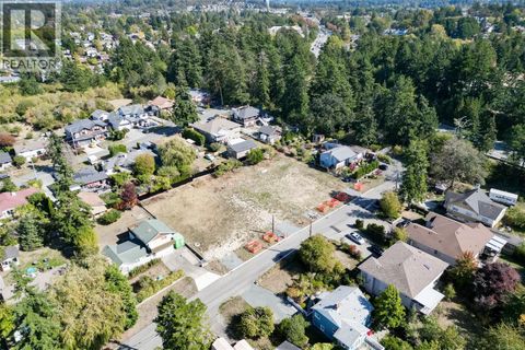 710 Violet Ave Saanich BC V8Z2R3