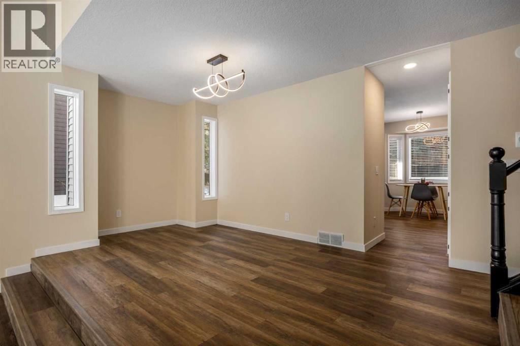 131 Stratton Crescent SW