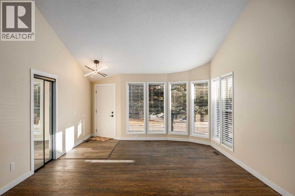 131 Stratton Crescent SW