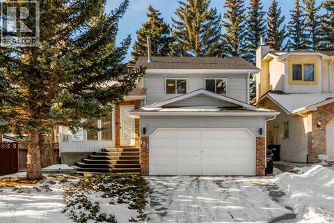 131 Stratton Crescent SW Calgary AB T3H1T7