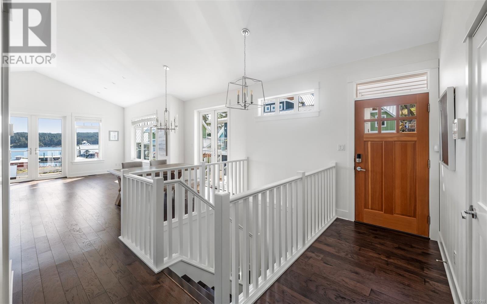 133 Hilltop Cres