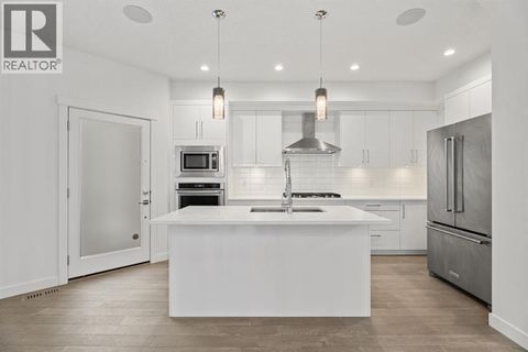 2, 136 22 Avenue NE Calgary AB T2E1T3