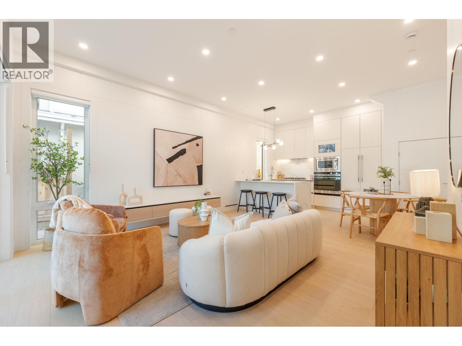 1 6933 PRINCE EDWARD STREET