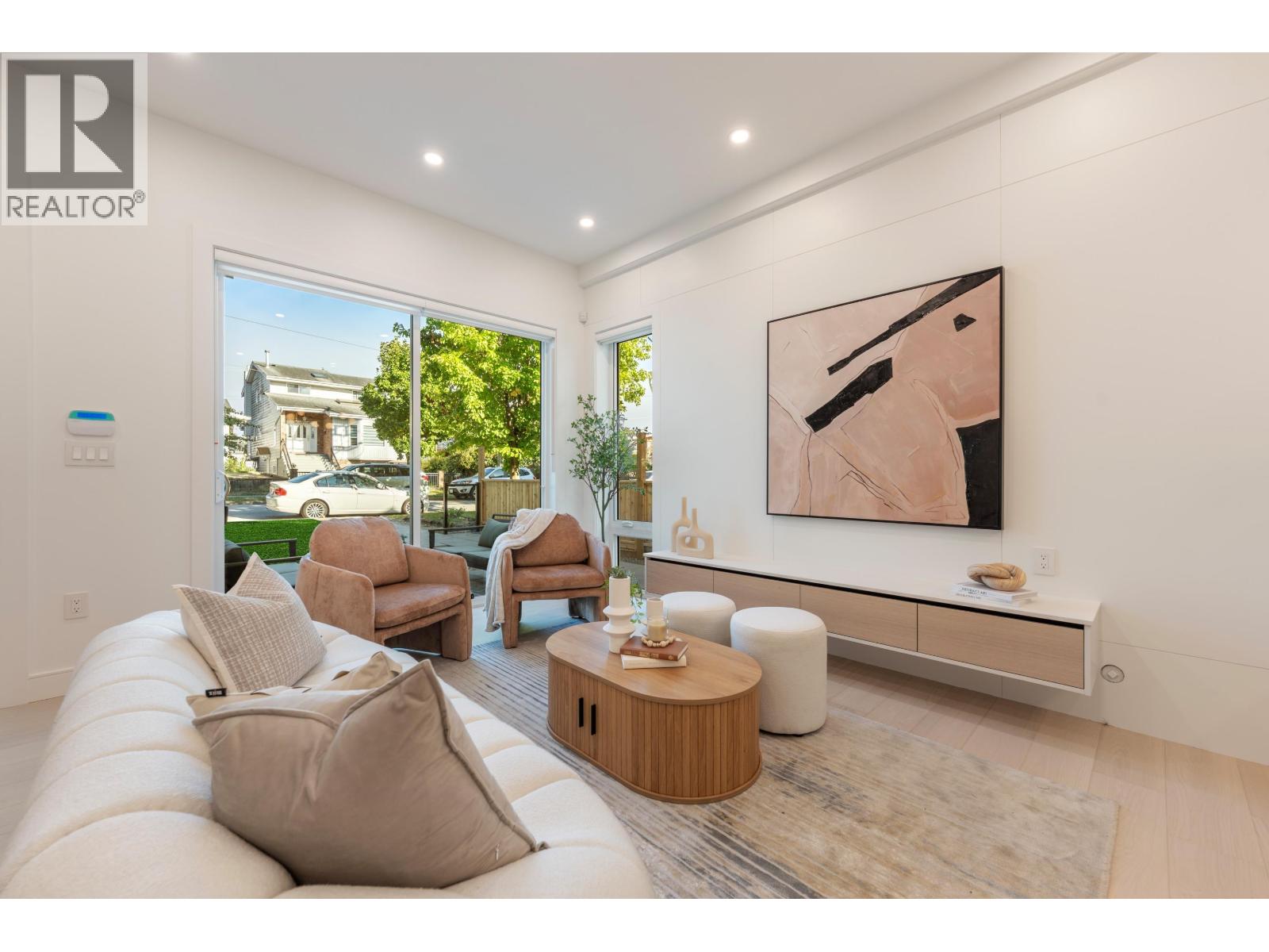 1 6933 PRINCE EDWARD STREET