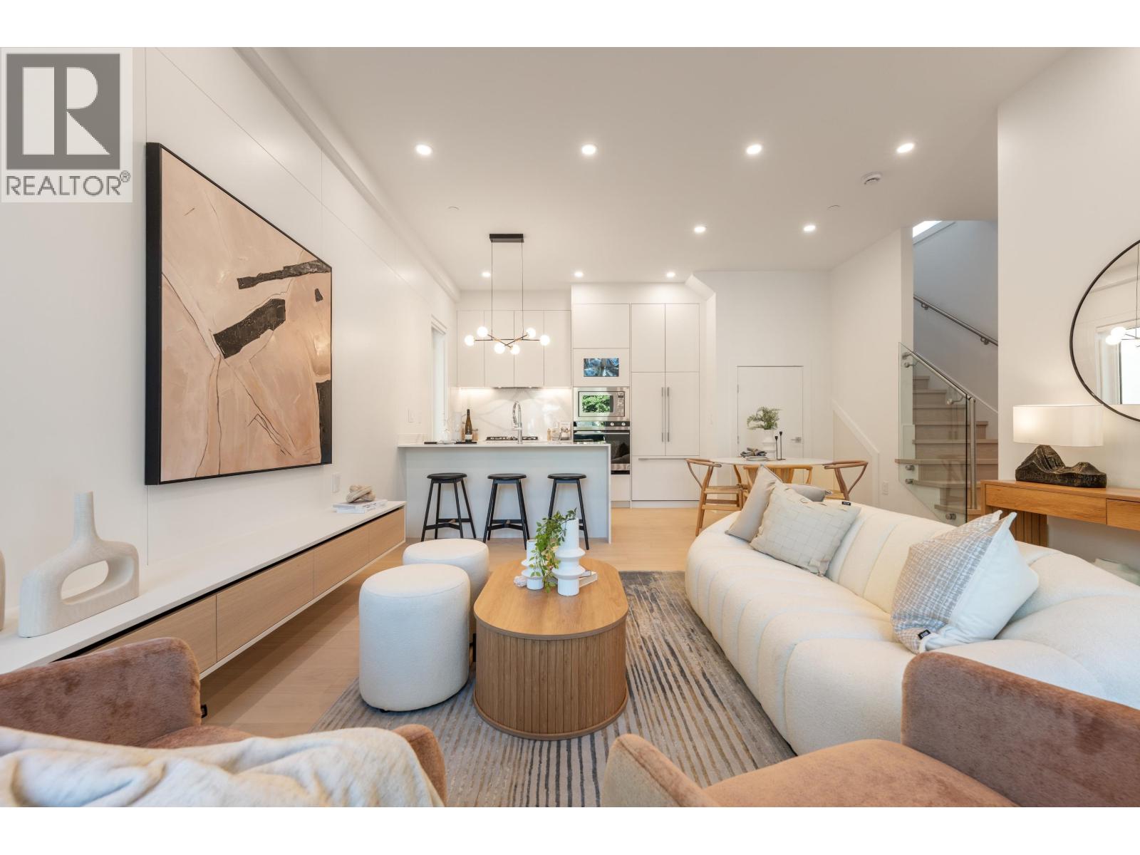 1 6933 PRINCE EDWARD STREET