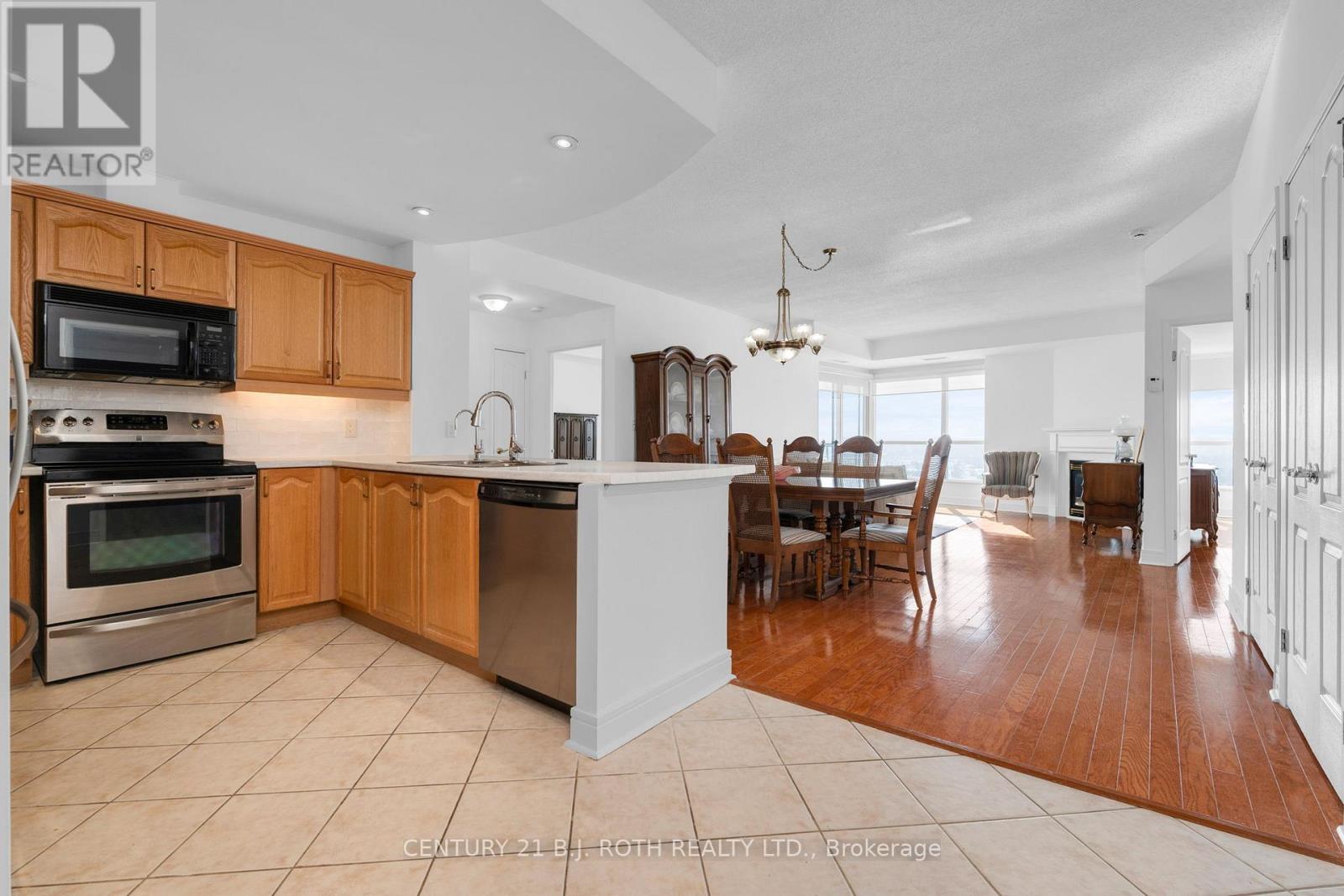 1402 - 2 TORONTO STREET