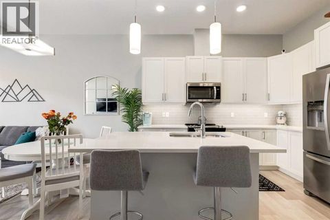 212 Crestbrook Common SW Calgary AB T3B6L1