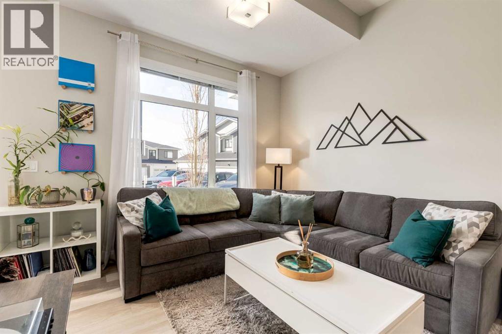 212 Crestbrook Common SW