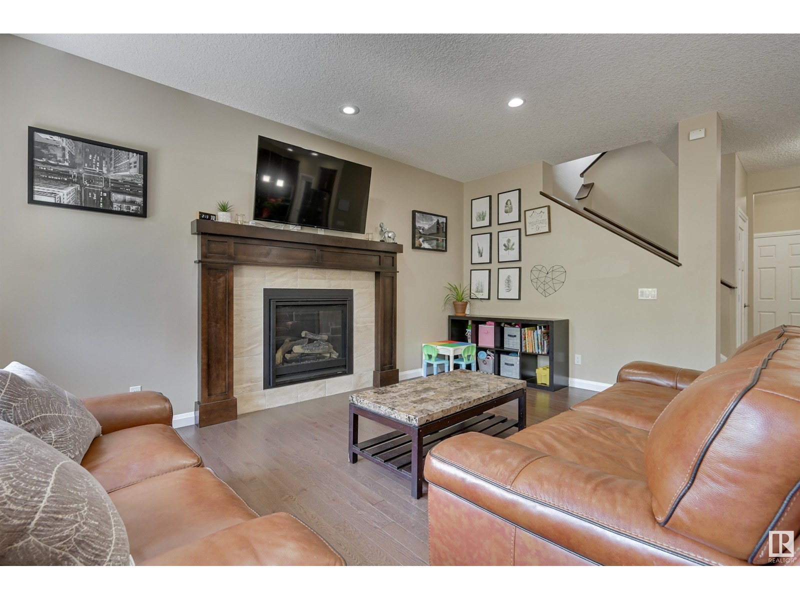 6127 175 AV NW