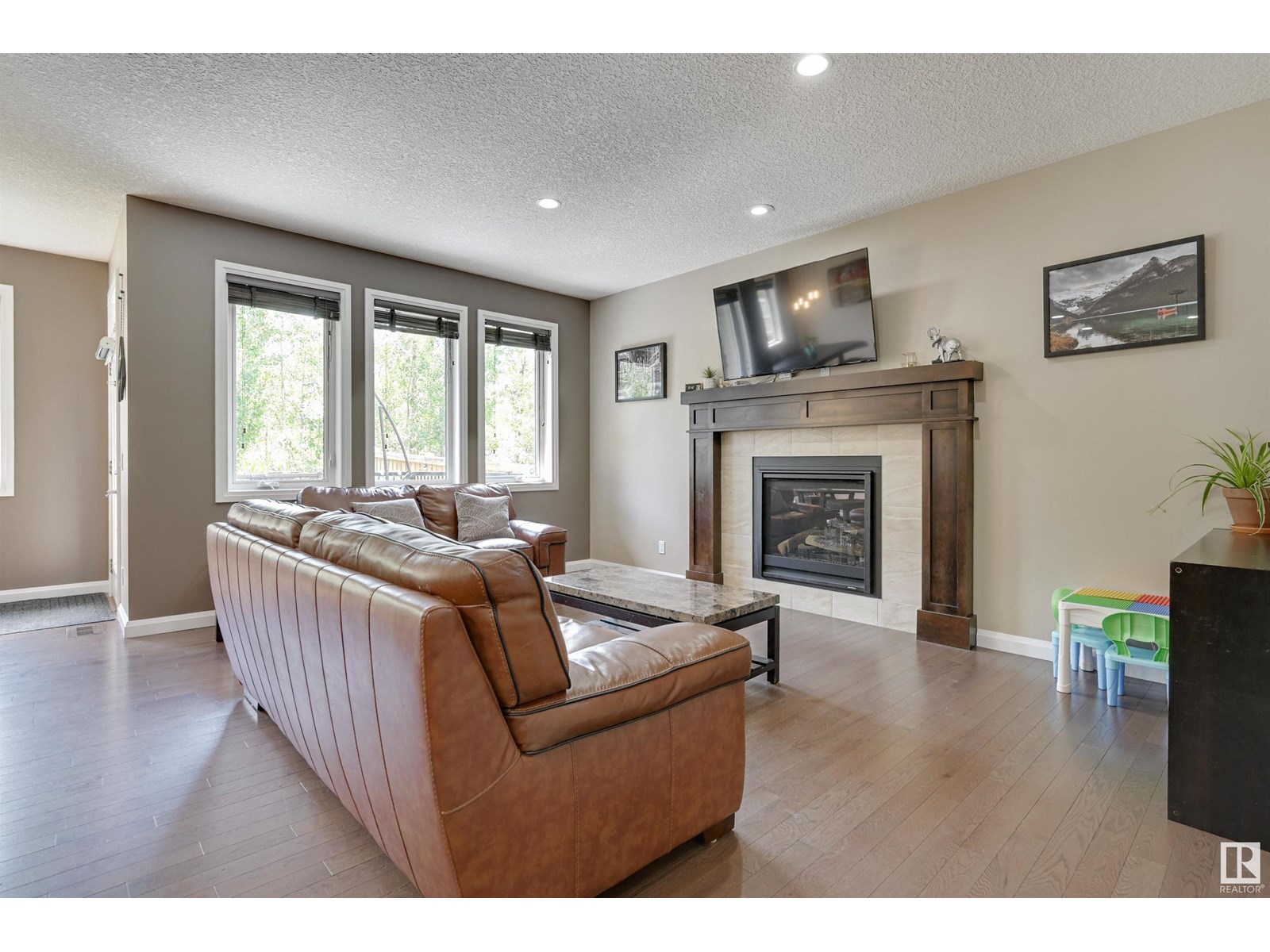 6127 175 AV NW