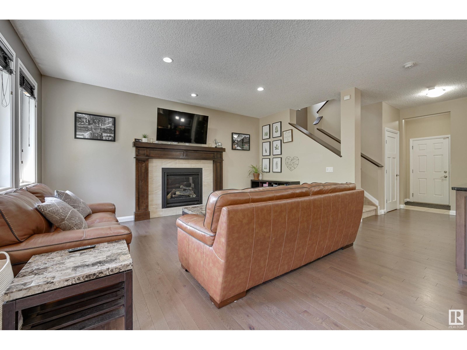 6127 175 AV NW
